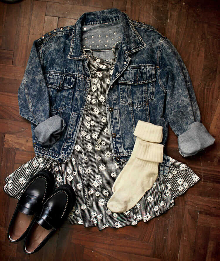 Grunge outfit idea nº10: Floral dress, black leather shoes, white chunky socks, dark denim jacket