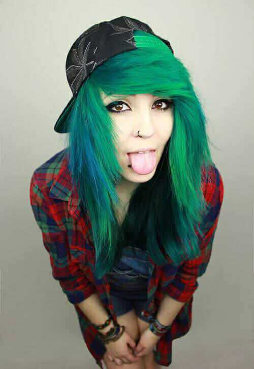 Scene Girl Fashion Tip Nº10: Scene Teen with Green Dyed Hair wearing a Plaid shirt