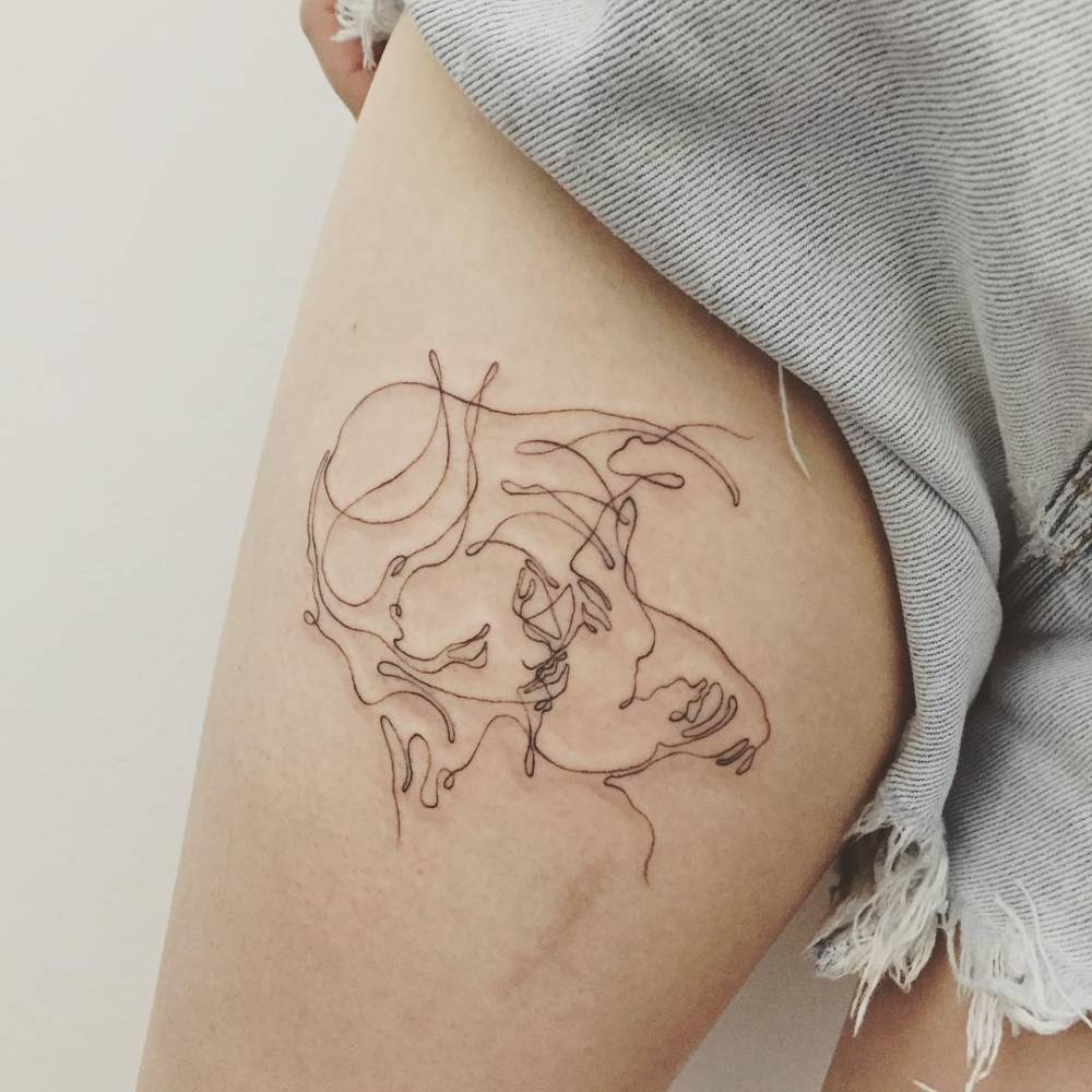 Continuous line drawing kiss tattoo