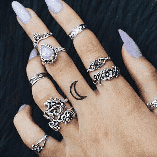 Pastel lilac nails with rings