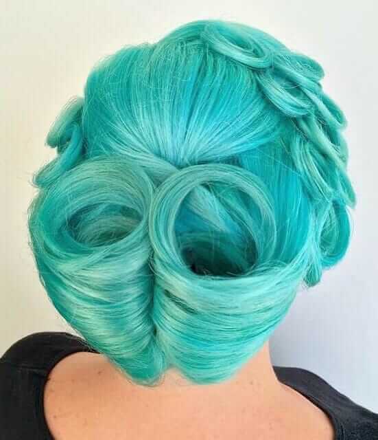 Pastel mint green hair dye on vintage styled hairstyle by corieshairescape