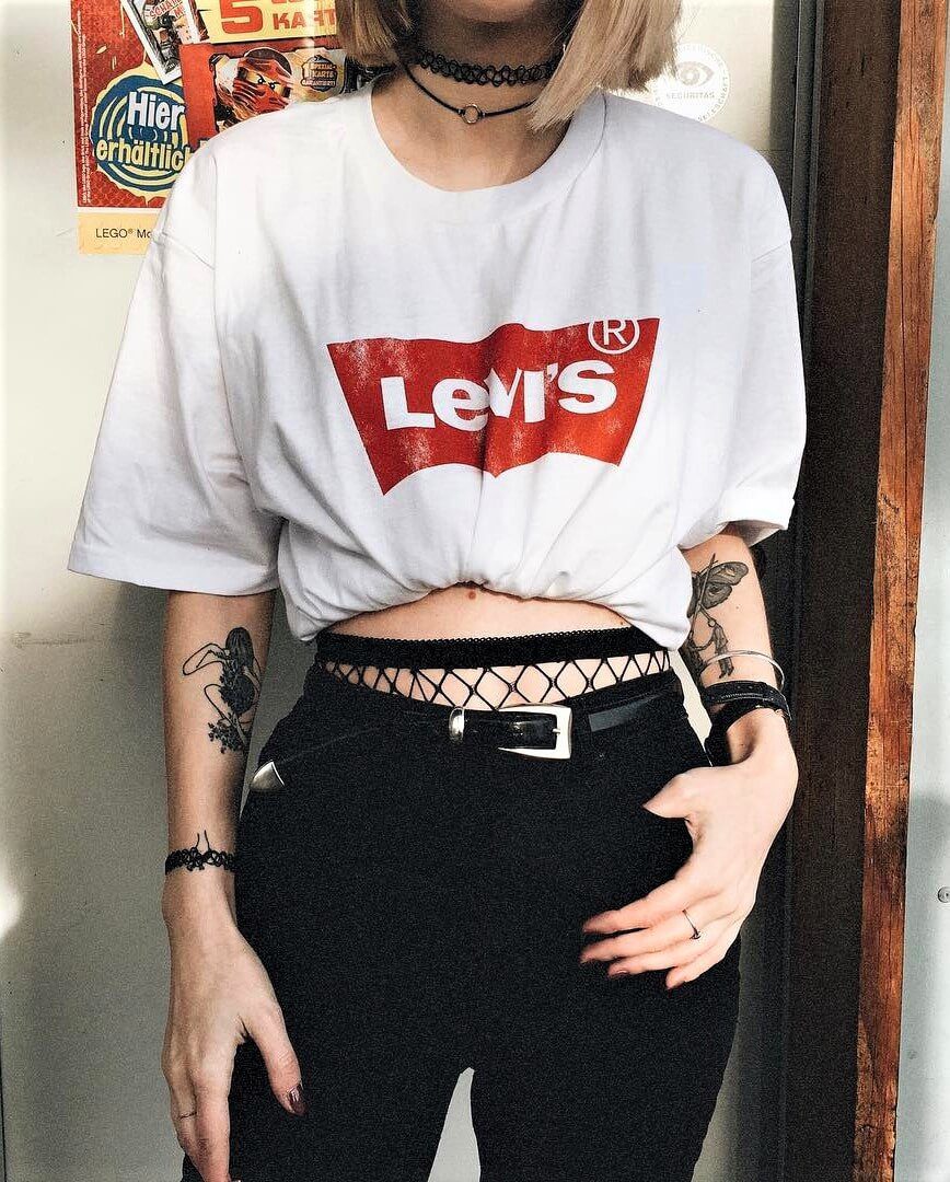 90s outfit with choker idea: bracelet choker with Levi's oversized shirt, oversized fishnet tights & black pants by gaegelainen