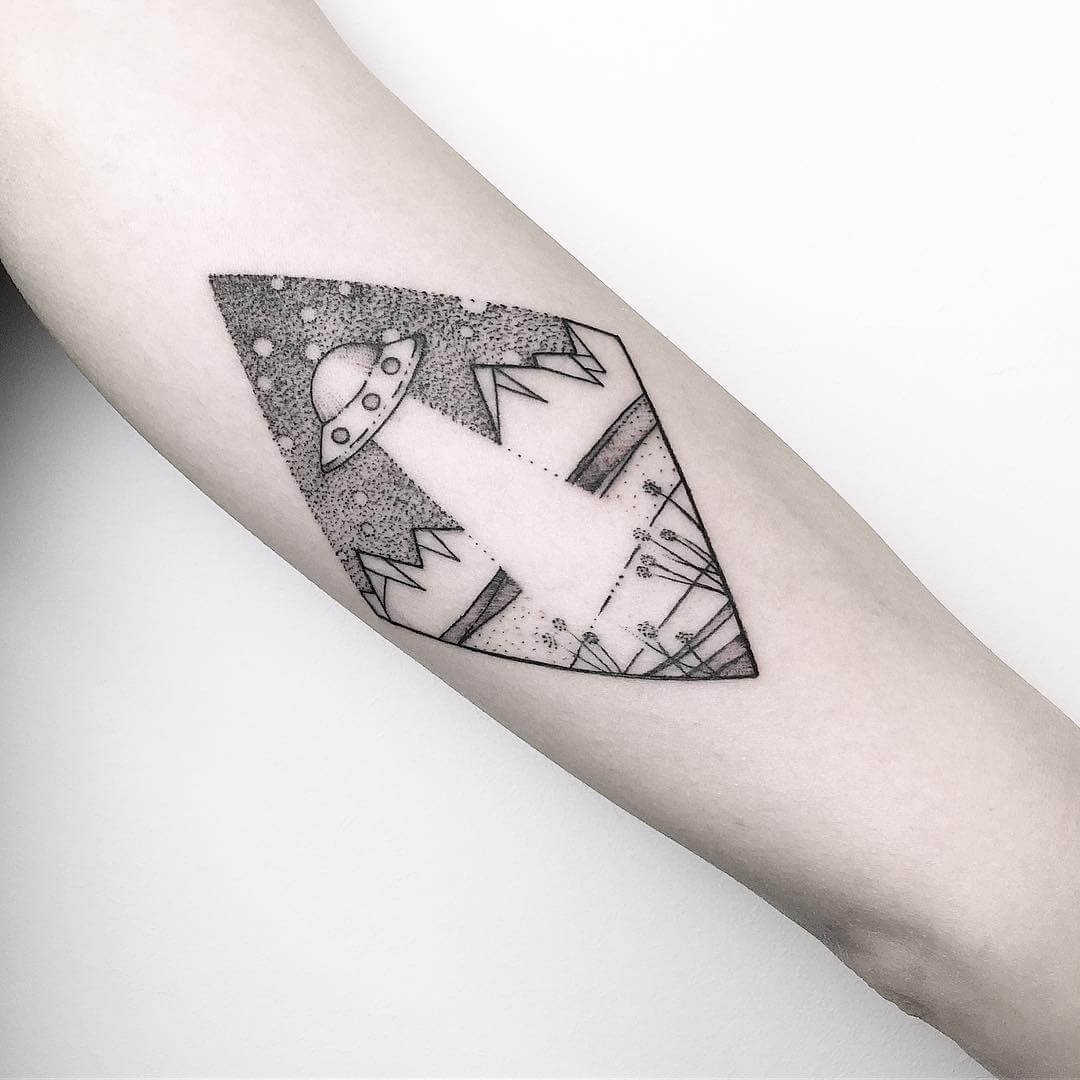 UFO arm tattoo by mariafernandeztattoo