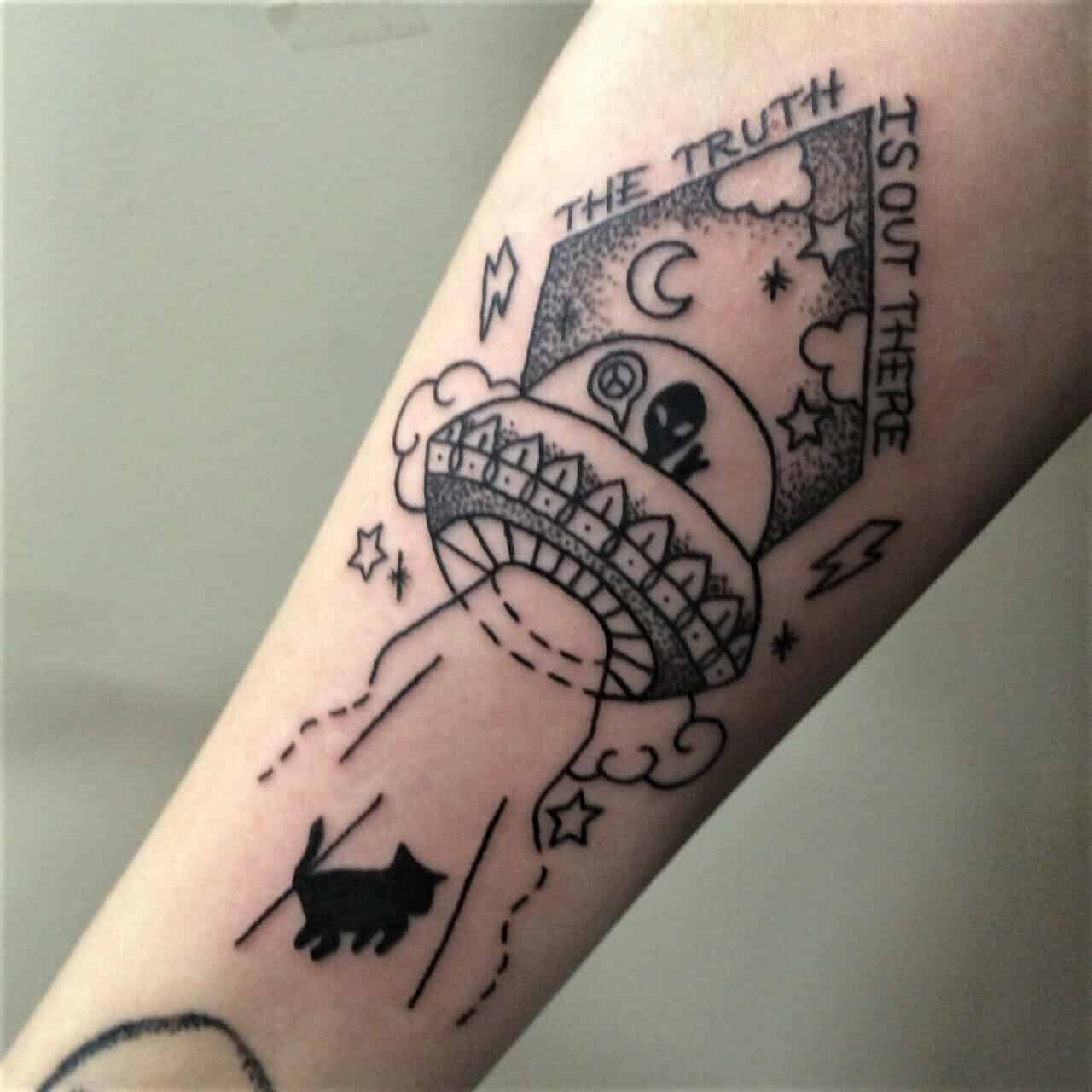 "The truth is out there" UFO arm tattoo
