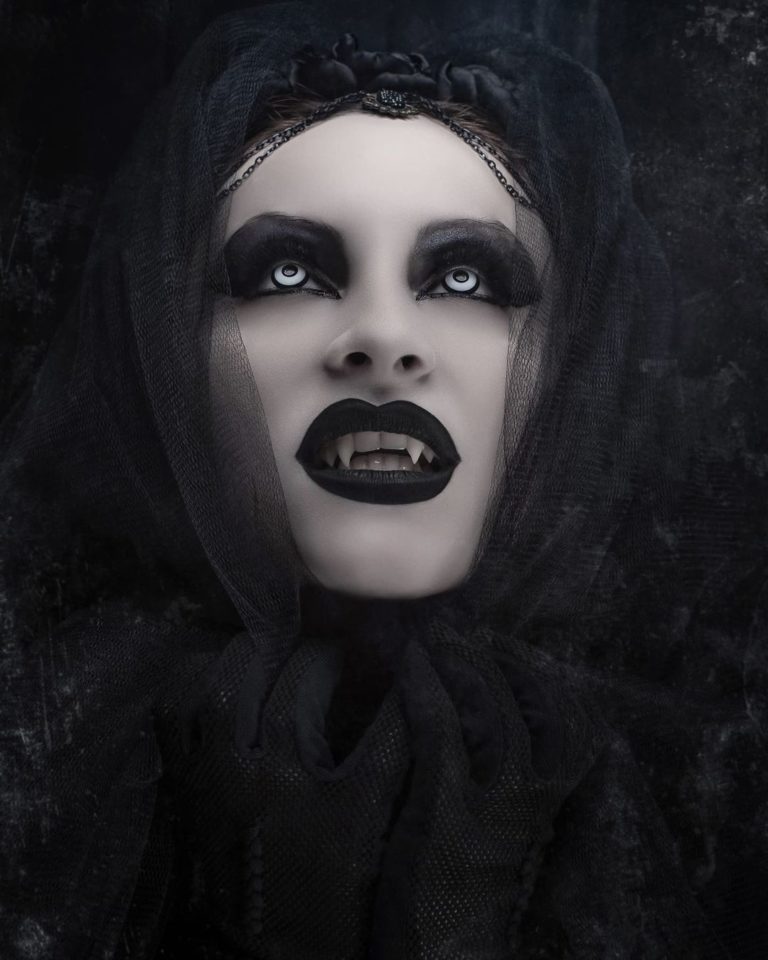 Goth Makeup for Beginners: 10 Looks Ideas & How-To Guide
