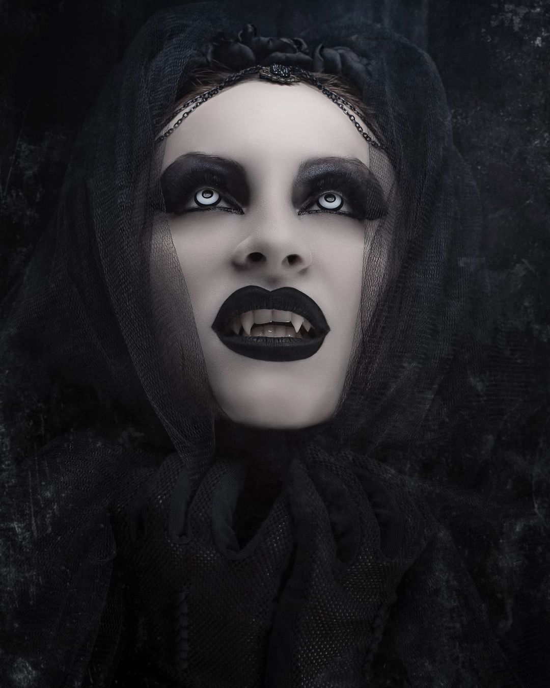 How to Do Dark & Enchanting: 10 Irresistible Goth Makeup Looks You Need ...